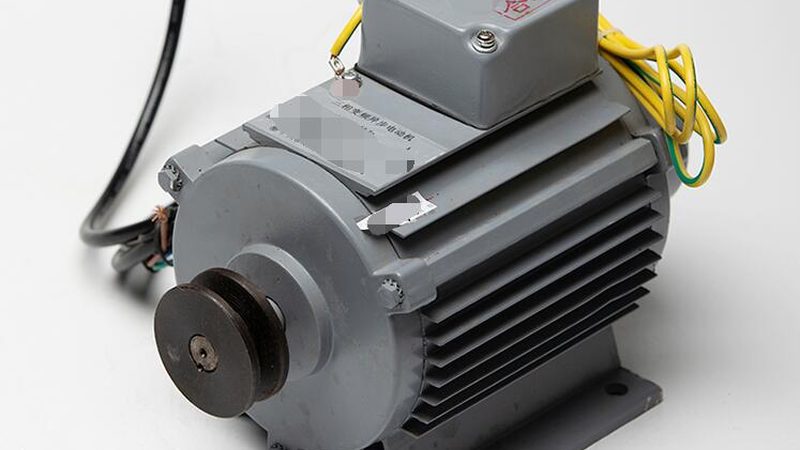 开关柜母线室潮湿成因及解决方案解析